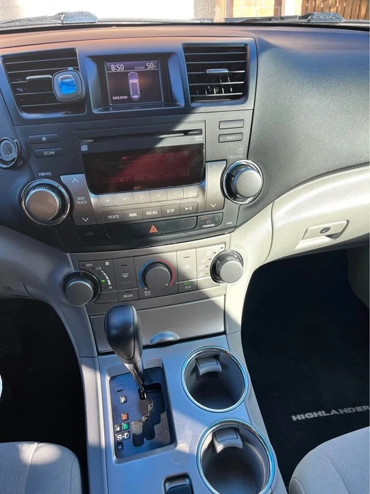 2011 Toyota Highlander - Image 3 of 11