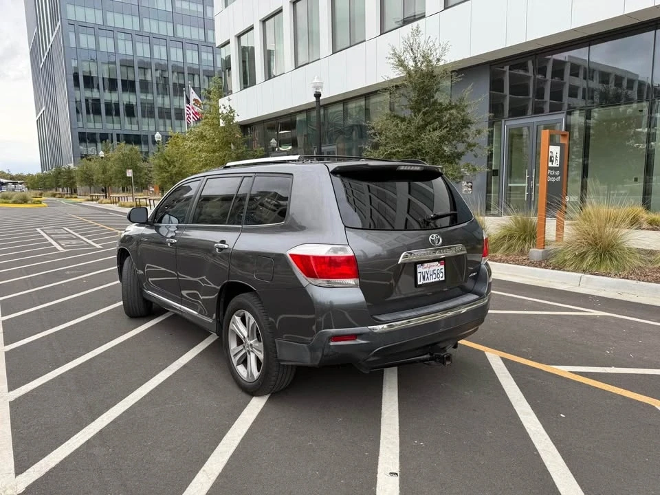 2011 Toyota Highlander - Image 7 of 17