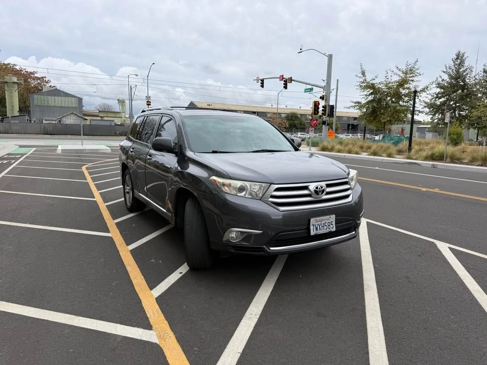 2011 Toyota Highlander - Image 3 of 17