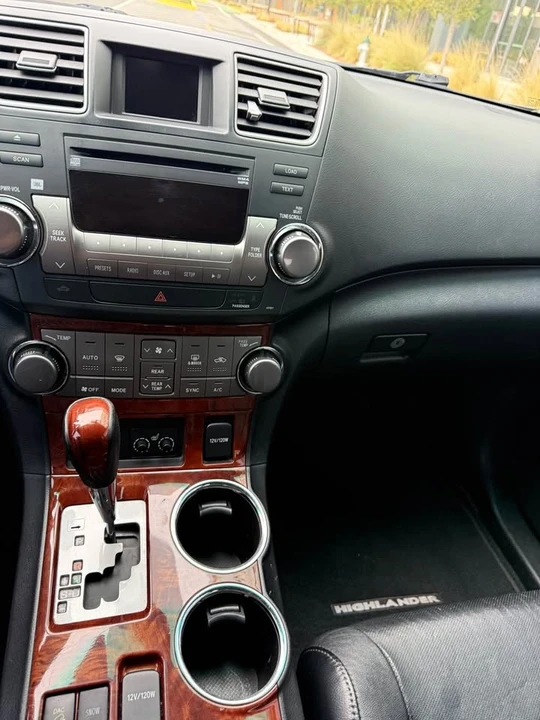 2011 Toyota Highlander - Image 16 of 17