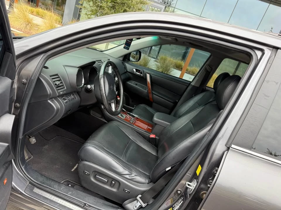 2011 Toyota Highlander - Image 10 of 17