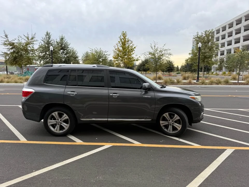 2011 Toyota Highlander - Image 4 of 17