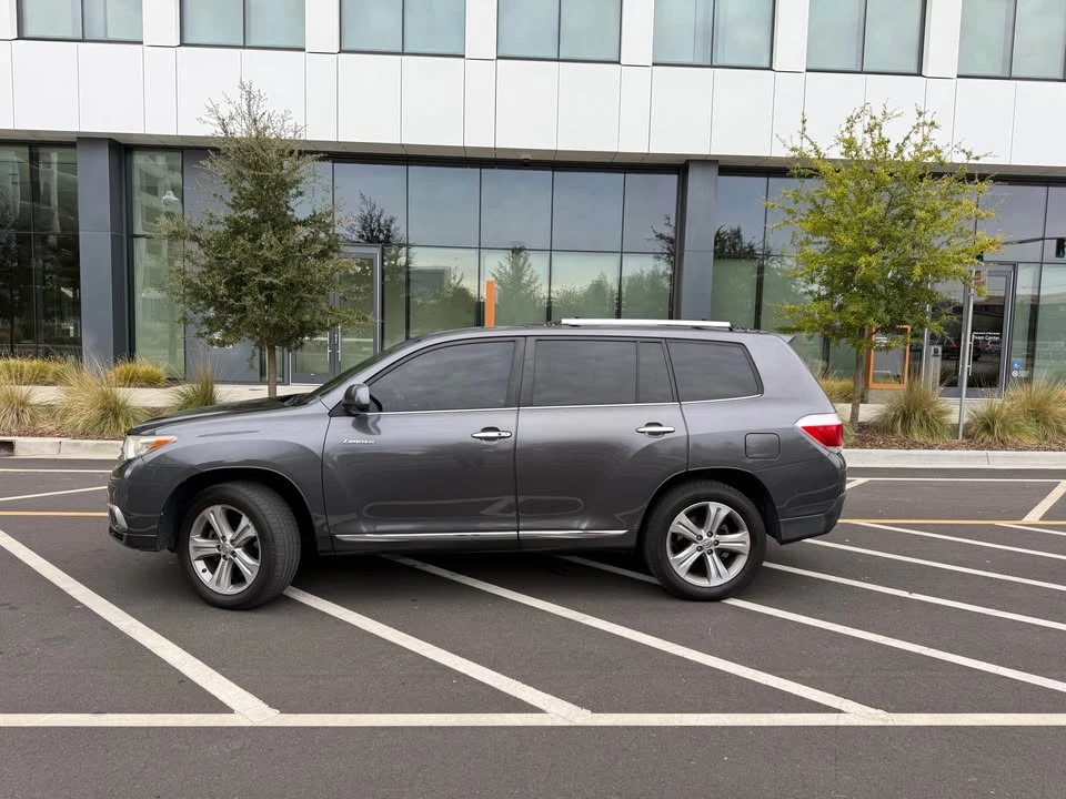 2011 Toyota Highlander - Image 9 of 17
