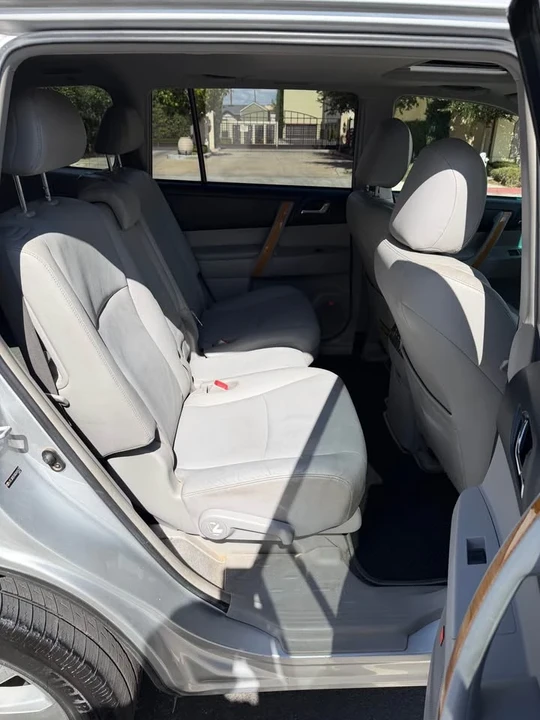 2011 Toyota Highlander - Image 12 of 18