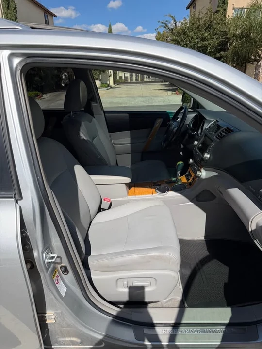 2011 Toyota Highlander - Image 15 of 18