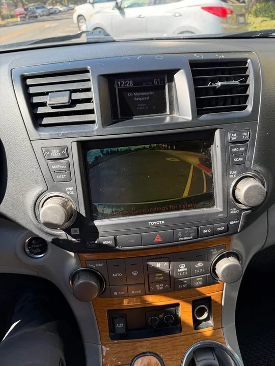 2011 Toyota Highlander - Image 7 of 18