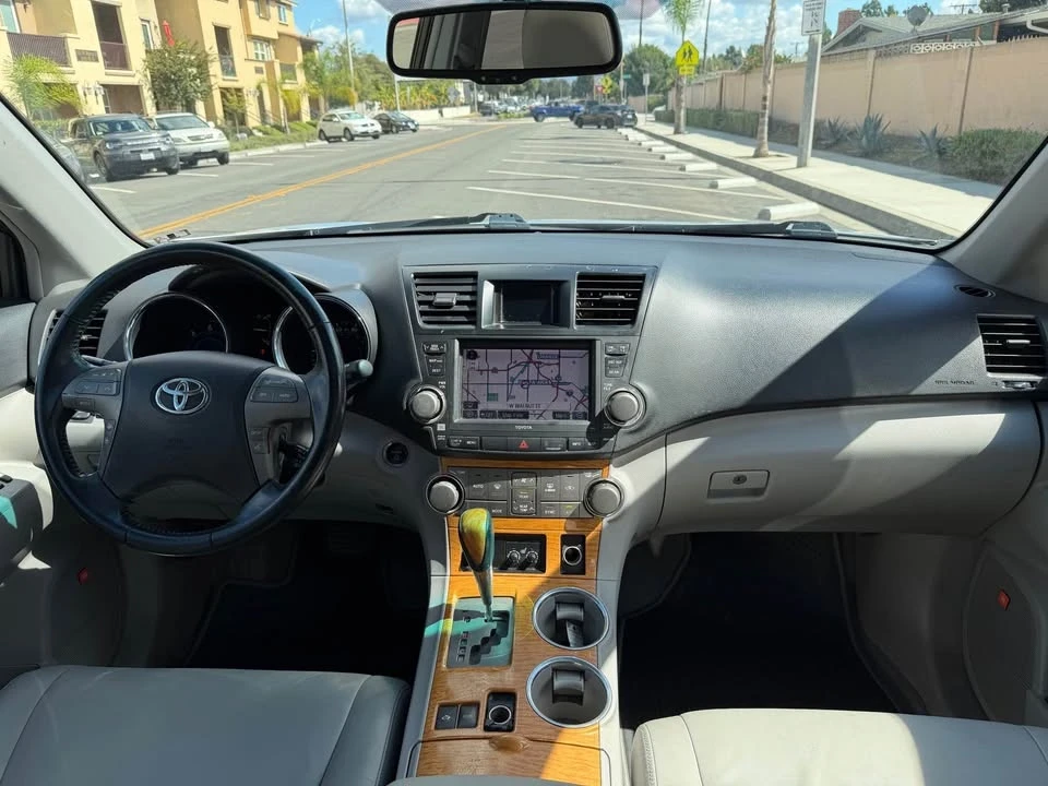 2011 Toyota Highlander - Image 9 of 18