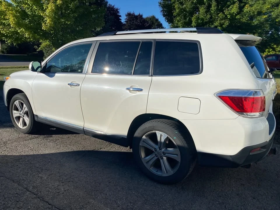2011 Toyota Highlander - Image 4 of 7