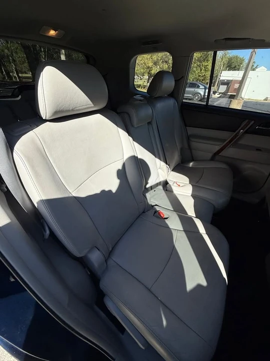 2011 Toyota Highlander - Image 9 of 13