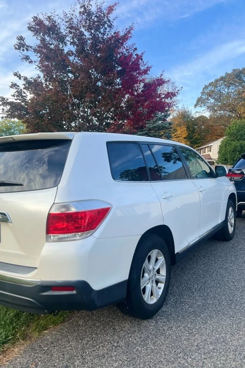 2011 Toyota Highlander - Image 2 of 6