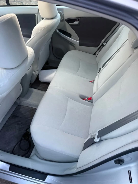 2011 Toyota Prius 3rd Gen - Image 6 of 12