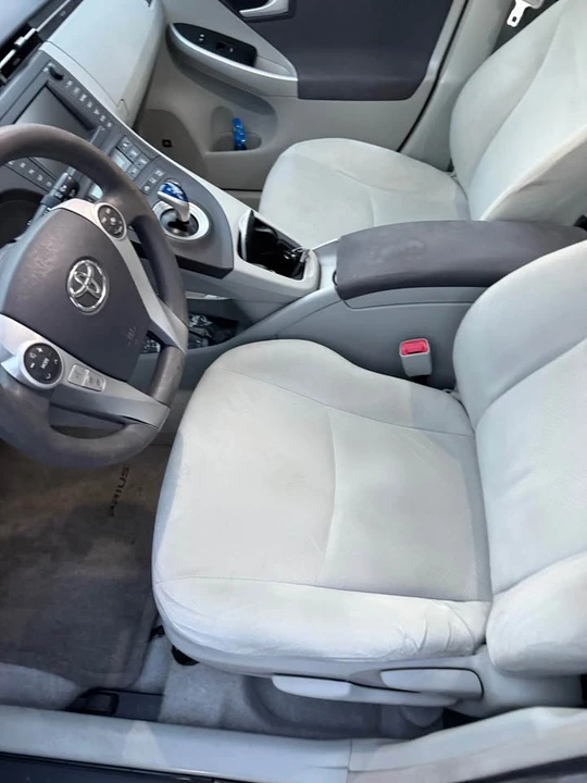 2011 Toyota Prius 3rd Gen - Image 5 of 12