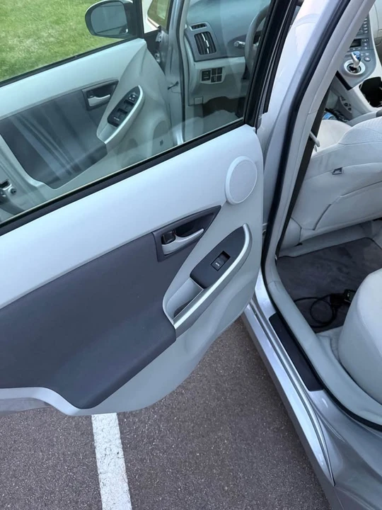 2011 Toyota Prius 3rd Gen - Image 7 of 12