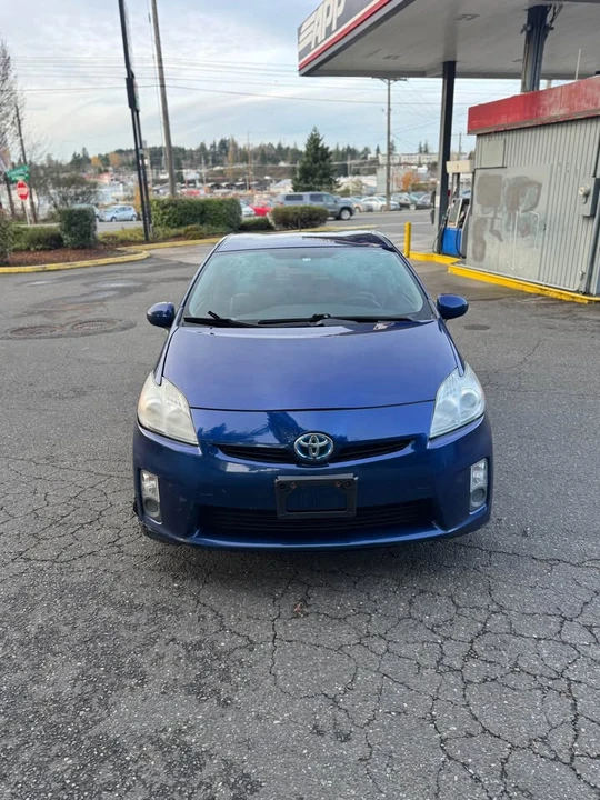 2011 Toyota Prius 3rd Gen - Image 2 of 10