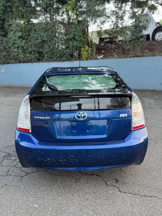 2011 Toyota Prius 3rd Gen - Image 5 of 10