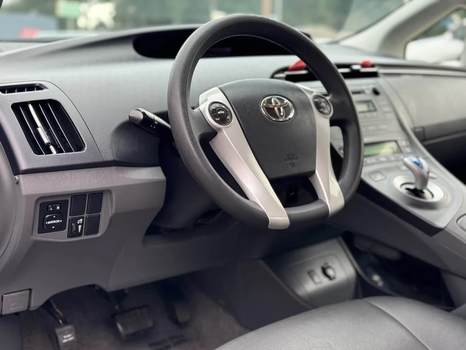 2011 Toyota Prius 3rd Gen - Image 13 of 15