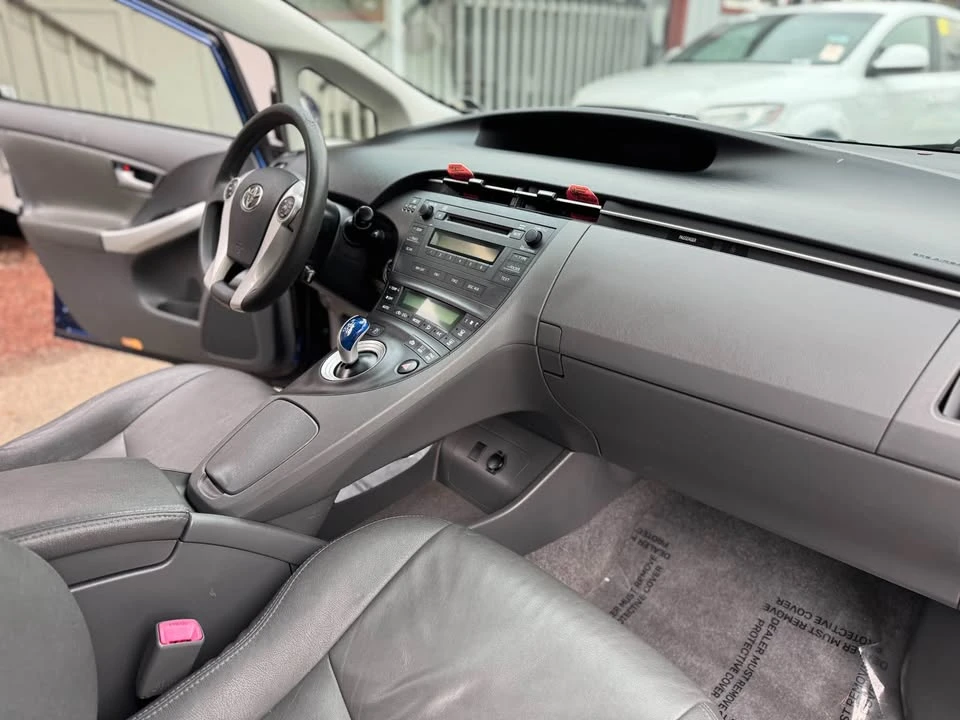 2011 Toyota Prius 3rd Gen - Image 11 of 15