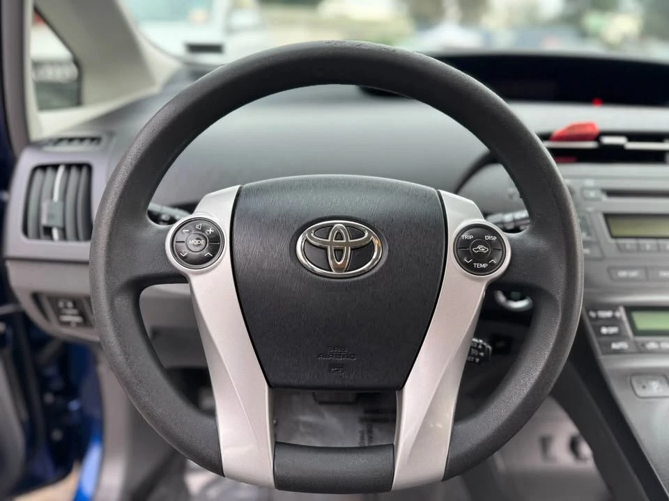 2011 Toyota Prius 3rd Gen - Image 8 of 15