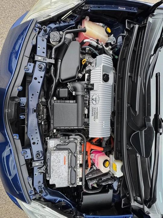 2011 Toyota Prius 3rd Gen - Image 14 of 15
