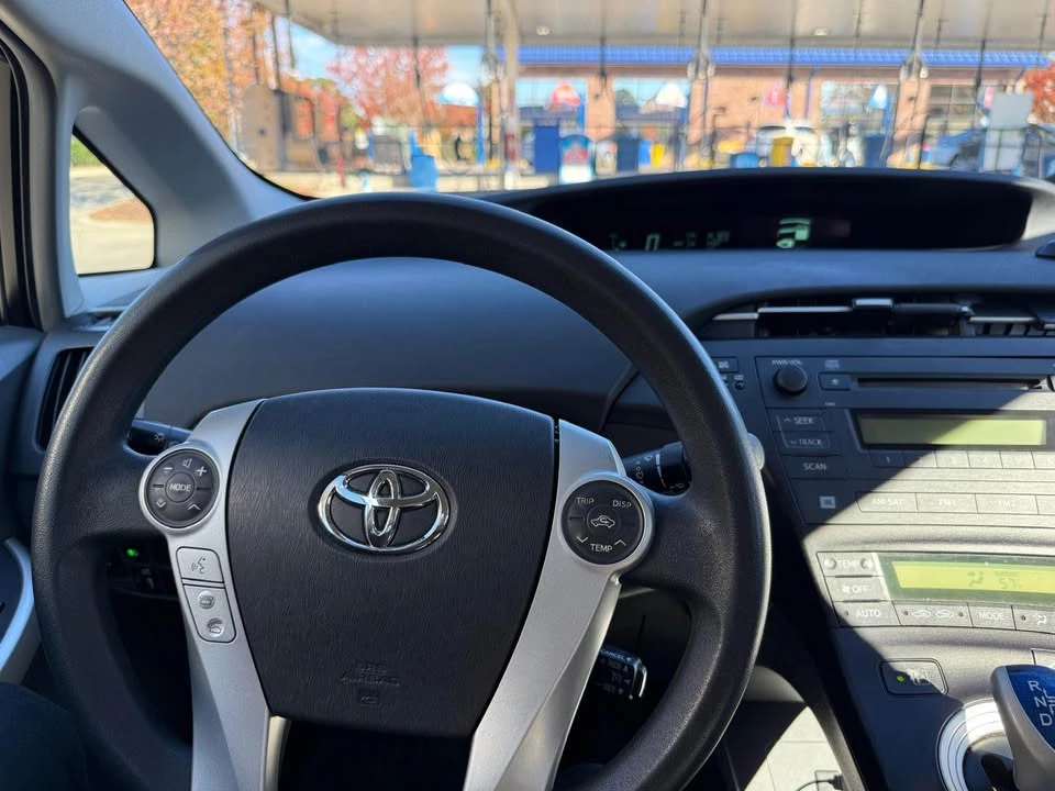 2011 Toyota Prius - Image 8 of 8