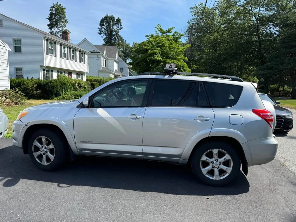 2011 Toyota RAV4 3rd Gen - Image 4 of 4
