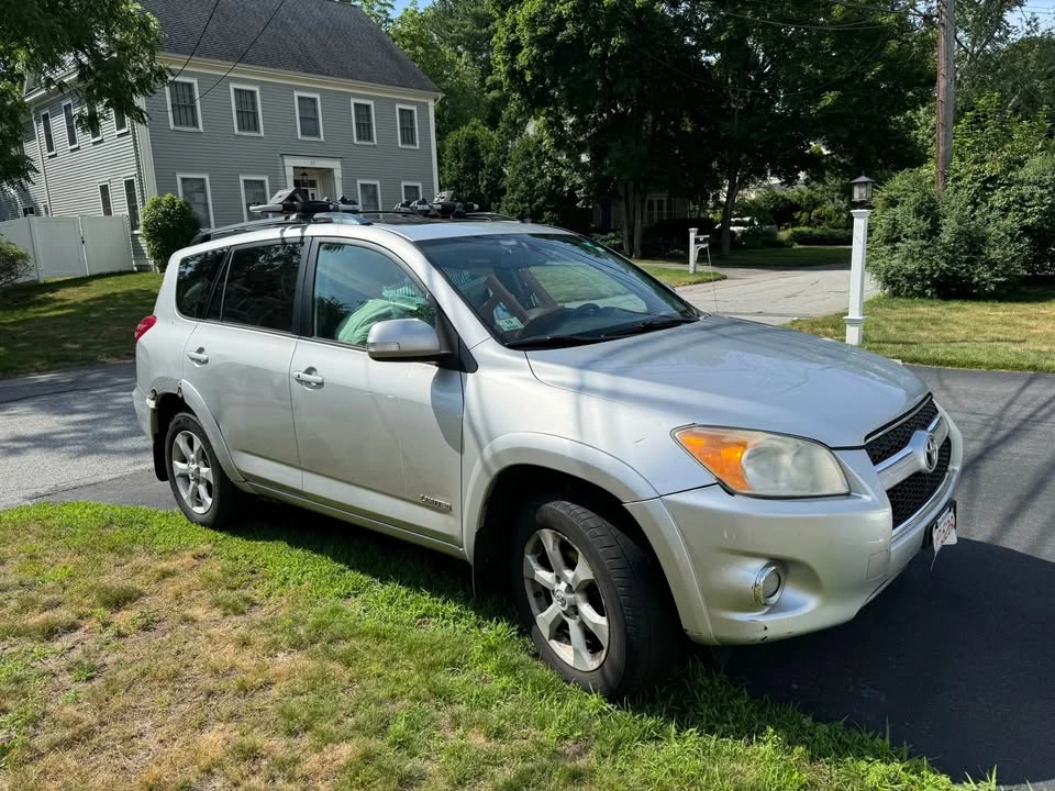 2011 Toyota RAV4 3rd Gen - Image 2 of 4