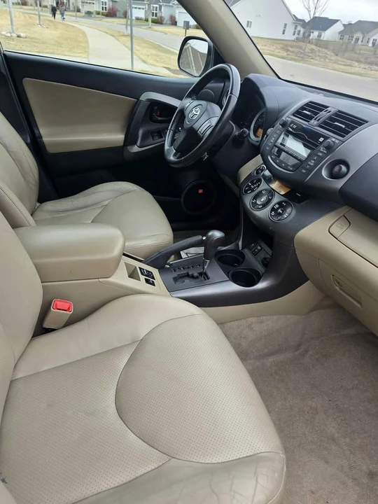 2011 Toyota RAV4 3rd Gen - Image 8 of 16