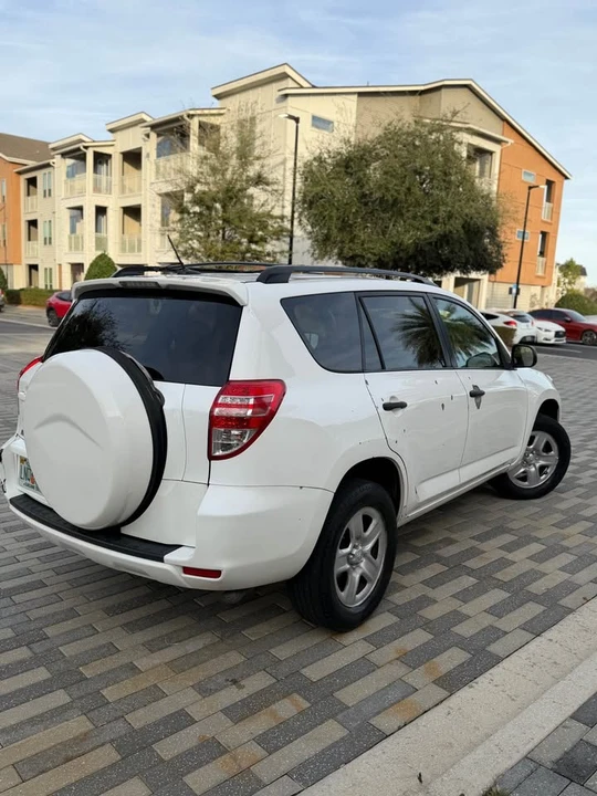 2011 Toyota RAV4 3rd Gen - Image 6 of 16