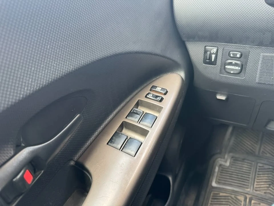 2011 Toyota Yaris - Image 8 of 8