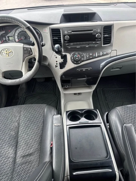 2011 Toyota Sienna 3rd Gen - Image 8 of 8