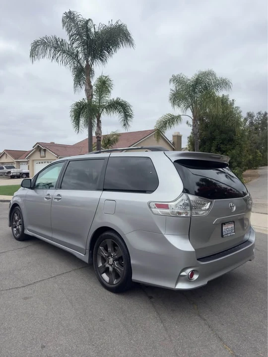2011 Toyota Sienna 3rd Gen - Image 2 of 8