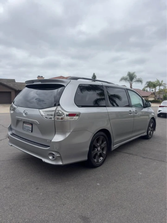 2011 Toyota Sienna 3rd Gen - Image 3 of 8
