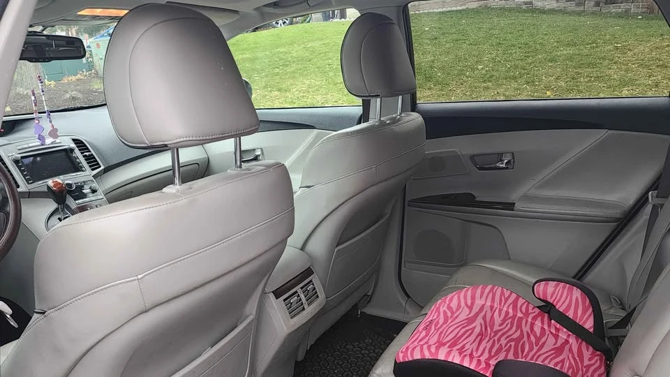 2011 Toyota Venza - Image 2 of 10