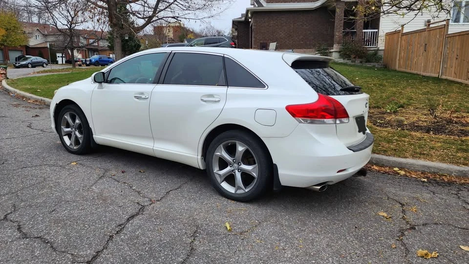 2011 Toyota Venza - Image 7 of 10