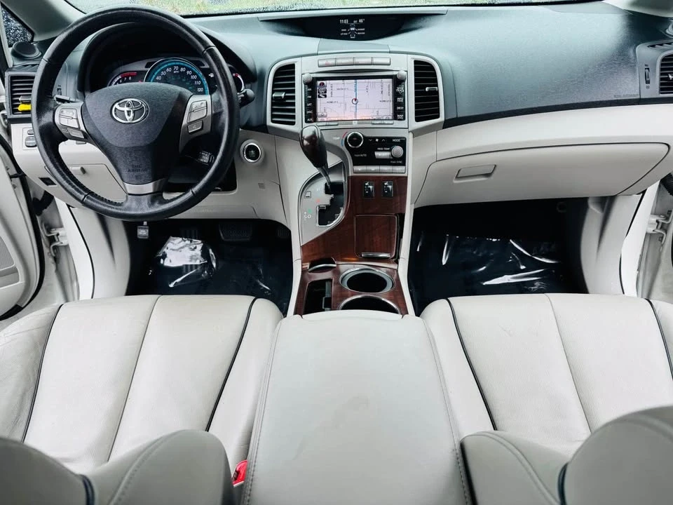 2011 Toyota Venza - Image 13 of 17