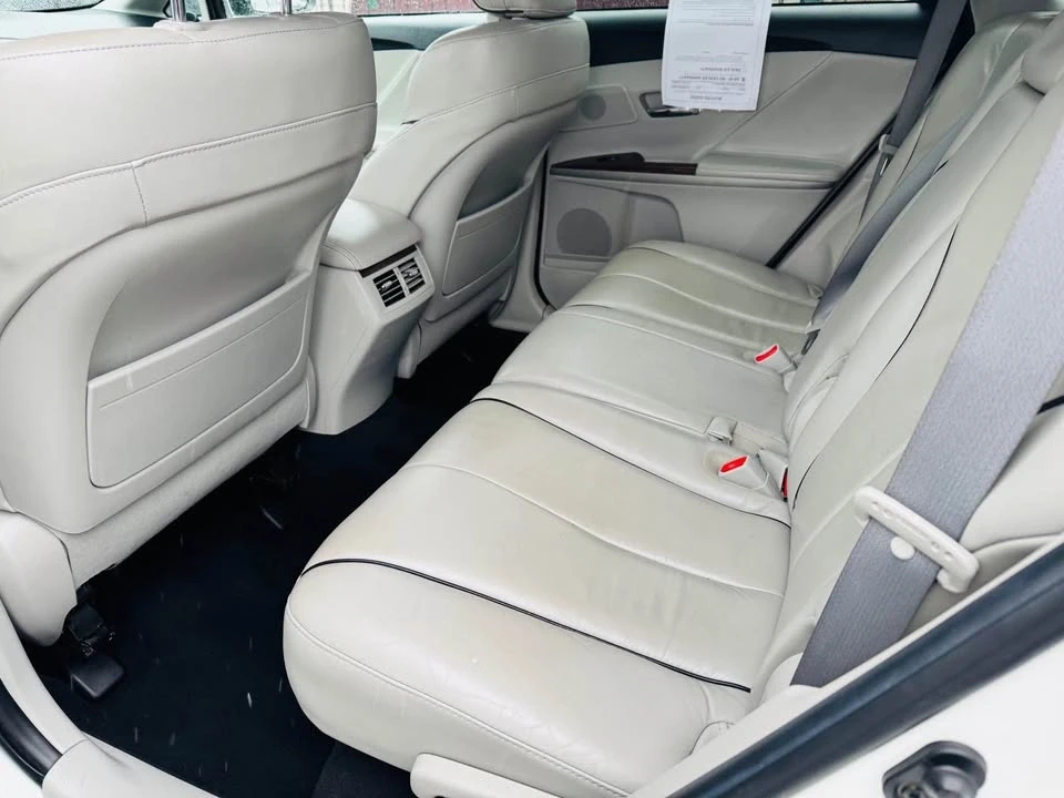 2011 Toyota Venza - Image 10 of 17
