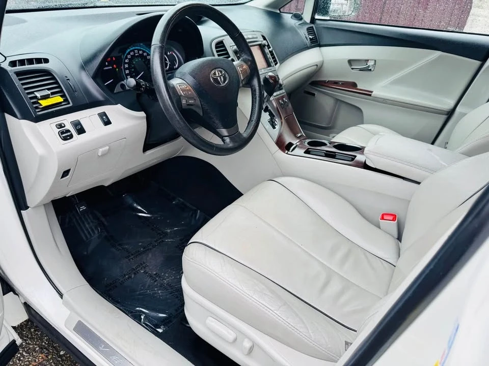2011 Toyota Venza - Image 9 of 17