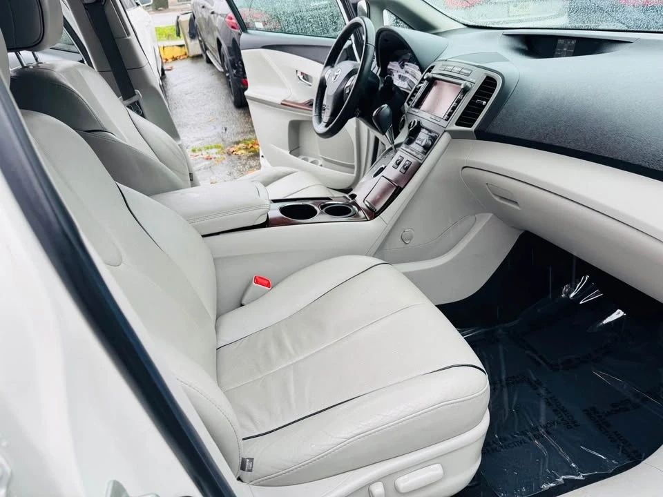 2011 Toyota Venza - Image 11 of 17