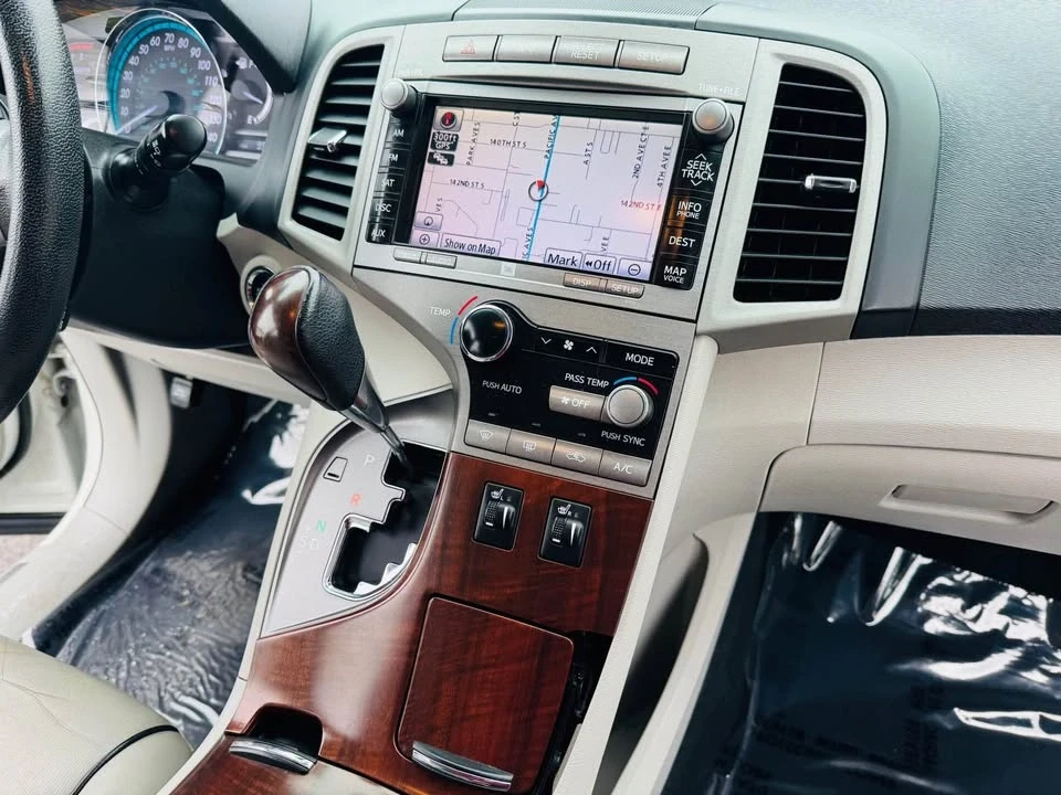 2011 Toyota Venza - Image 14 of 17