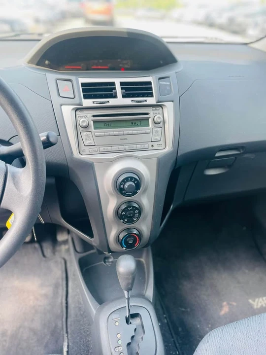 2011 Toyota Yaris - Image 6 of 14