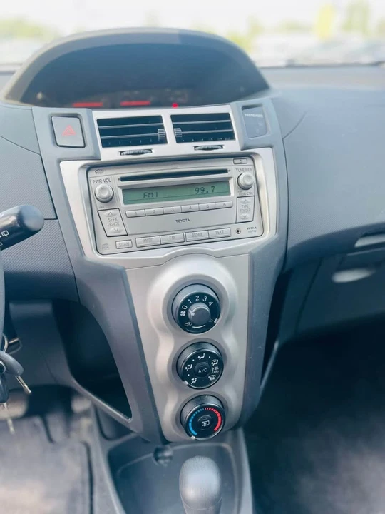 2011 Toyota Yaris - Image 11 of 14