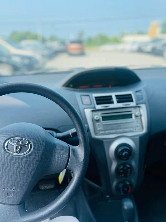 2011 Toyota Yaris - Image 5 of 14