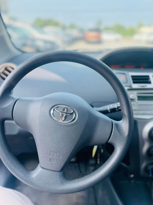 2011 Toyota Yaris - Image 10 of 14