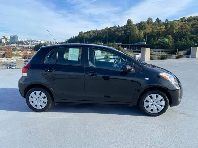 2011 Toyota Yaris - Image 2 of 9