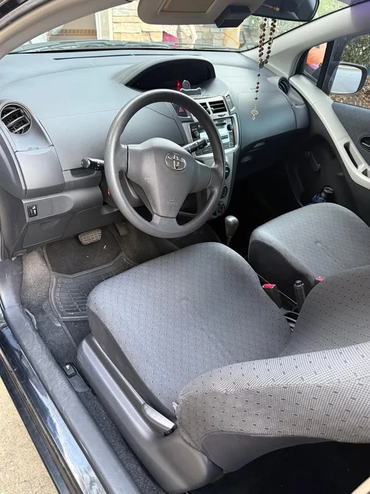 2011 Toyota Yaris - Image 9 of 9