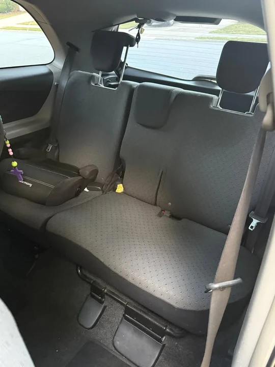 2011 Toyota Yaris - Image 8 of 9