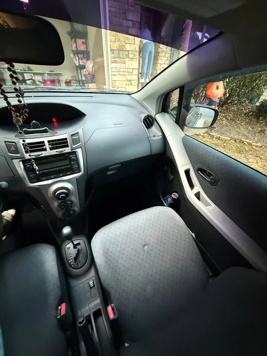 2011 Toyota Yaris - Image 3 of 9
