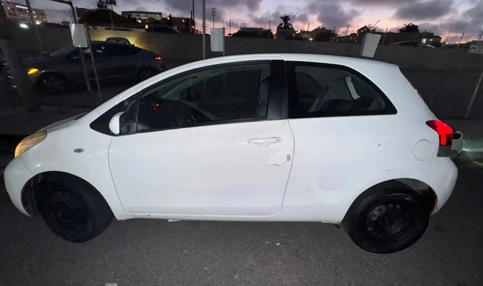 2011 Toyota Yaris - Image 2 of 11