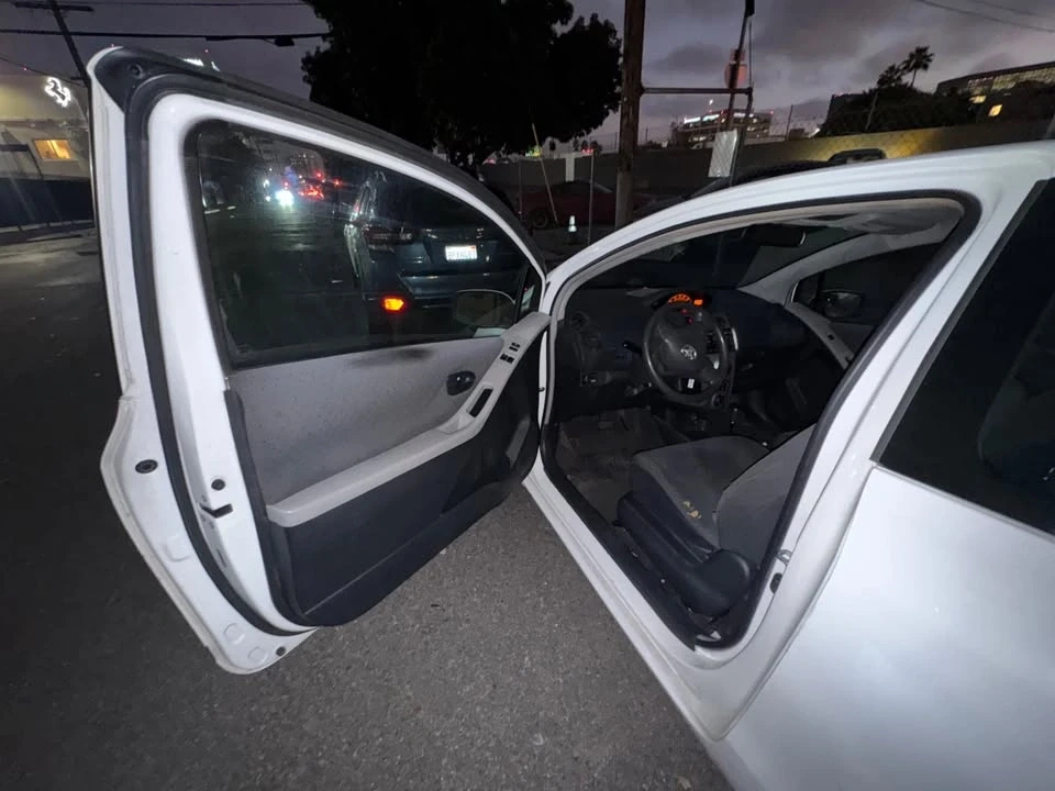 2011 Toyota Yaris - Image 7 of 11