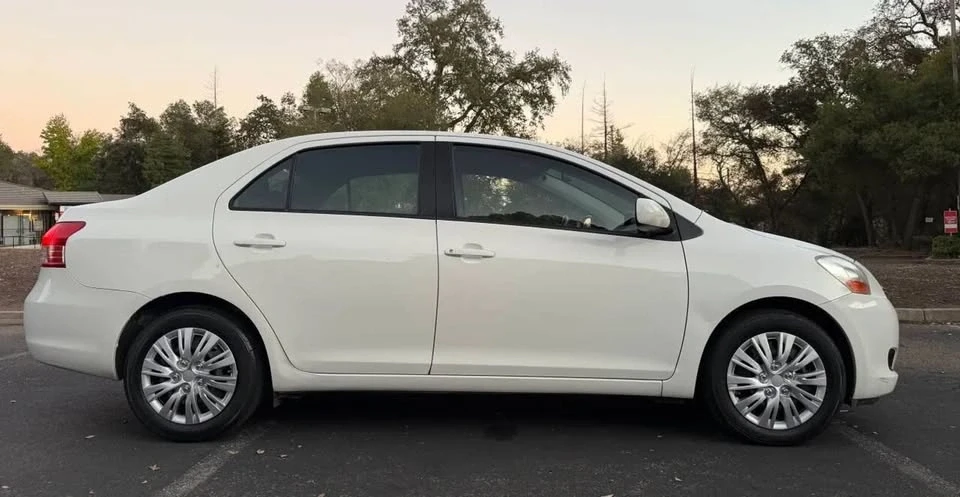 2011 Toyota Yaris - Image 6 of 20